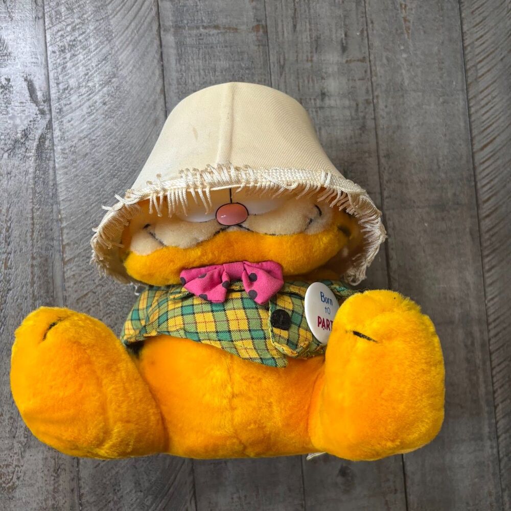 Vintage 1981 Dakin Stuffed Plush Garfield - Born to Party Lampshade Hat With Tag